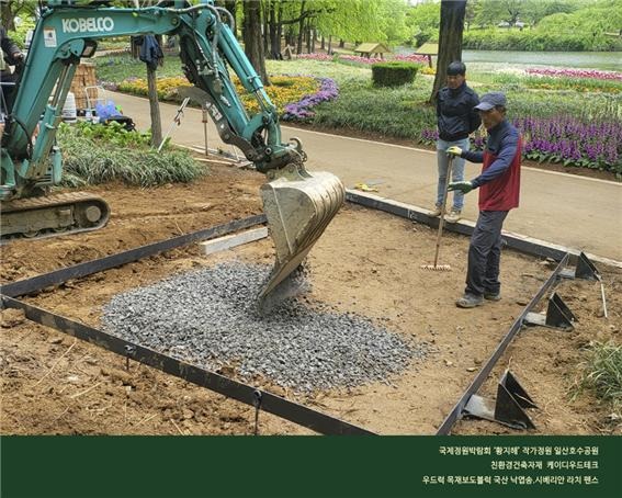 2024.4 [시공갤러리] [목재보도블럭 우드럭 + 라치 펜스] 고양국제꽃박람회 2024,황지해 정원작가 정원 설치 완료 (1) 9.jpg