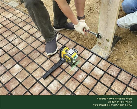 2024.4 [시공갤러리] [목재보도블럭 우드럭 + 라치 펜스] 고양국제꽃박람회 2024,황지해 정원작가 정원 설치 완료 (1) 5.jpg