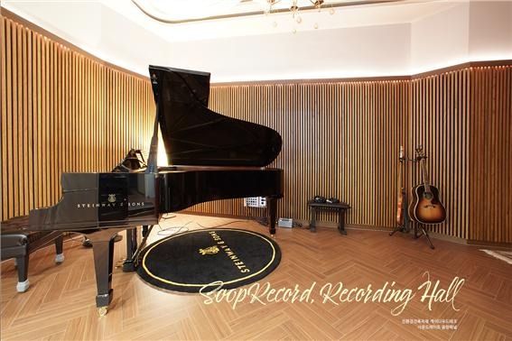 2024.7 [시공갤러리] [사운드메이트 음향패널 ] 숲레코드 레코딩홀에 음향패널 오동나무 체스트넛으로 인테리어 마감 10.jpg