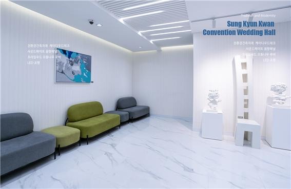 2024.10 [시공갤러리] [프라임우드 라이너루버] 성균관컨벤션 Sung Kyun Kwan Convention Wedding Hall 1층 로비 9.jpg