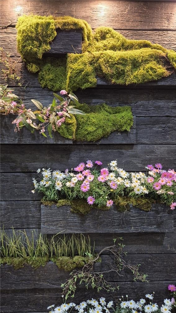 2025.2 [공지] 코리아빌드에 선보인 밀보드 MIllboard 수직정원 '정정수 가드너와 함께하는 봄의정원' 2.jpg