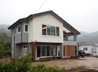 2019.8 [시공갤러리] [ 프라임우드 사이딩] 숲속의 작은 집 . 홍천 전원주택 3.jpg