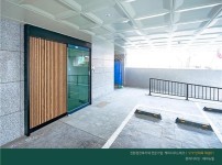 2020.3 [시공갤러리] [ 탄화목 현관문 ] 빌라의 현관문으로 제작된 케이디우드테크의 탄화목 시공사례 소개 7.jpg