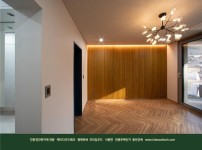 2021.2 [시공갤러리] [ 전원주택 단지 프라임우드 ] 벨라루체힐 침실인테리어 계단인테리어에 오동나무 원목루버 채용 - 동빈이엔씨 9.jpg